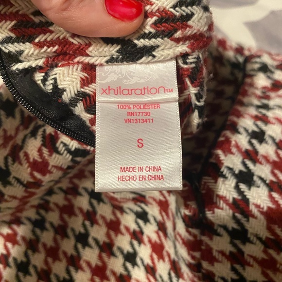 Cute plaid mini skirt with button embellishments and a zipper in the back. Small - Picture 6 of 6